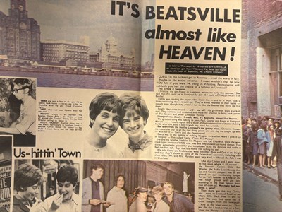 Lot 714 - THE BEATLES - A FULLY SIGNED LIVERPOOL PREMIERE PROGRAMME FOR 'A HARD DAY'S NIGHT'.