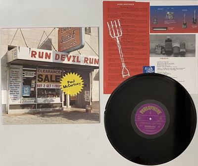 Lot 67 - PAUL MCCARTNEY - RUN DEVIL RUN LP (7243 522351 1 7 - EU ORIGINAL)