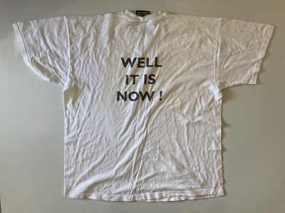 Lot 175 - MANCHESTER UNITED MEMORABILIA - INC T-SHIRTS.