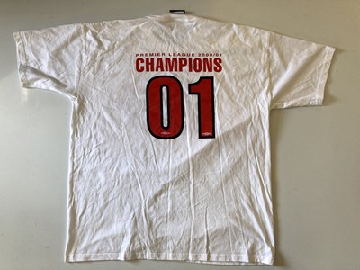 Lot 175 - MANCHESTER UNITED MEMORABILIA - INC T-SHIRTS.