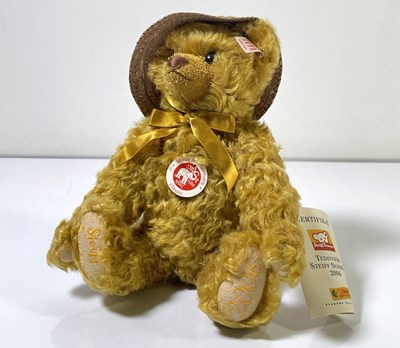 Lot 12 - SUMMER FESTIVAL 2006 BEAR - 656194