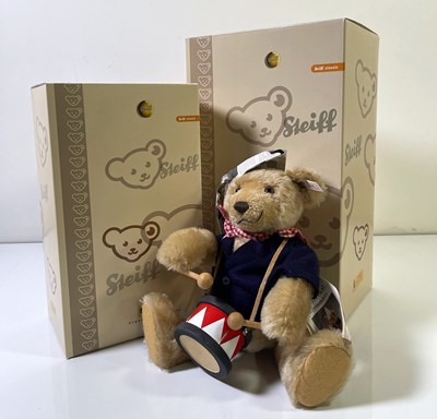 Lot 21 - STEIFF COLLECTION - LOUIS XIV VERSAILLES BEAR, DRUMMER BEAR, AND CREAM DRUMMER CHRISTMAS BEAR