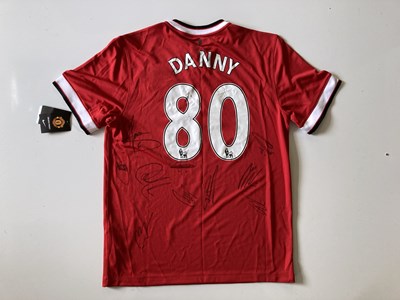 Lot 181 - MANCHESTER UNITED MEMORABILIA - SIGNED 2014/15 SHIRT FROM AN EX-EMPLOYEE.