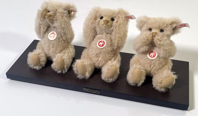 Lot 33 - THE THREE WISE BEARS - 038372