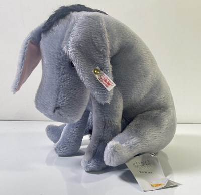 Lot 35 - WALT DISNEY'S EEYORE - 662317