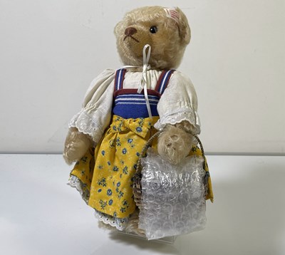 Lot 67 - TEDDY BEAR GIRL - 038051