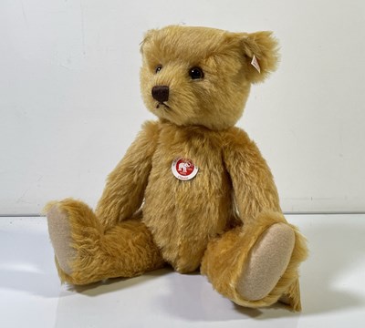 Lot 97 - TEDDYBEAR WITH PRESS AND LISTEN MUSIC BOX - 037160