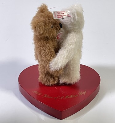 Lot 101 - MILLION HUGS SET - 038389
