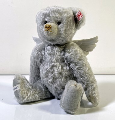 Lot 133 - STEIFF COLLECTION - LLADRO ORNAMENT AND LLADRO ANGEL BEAR