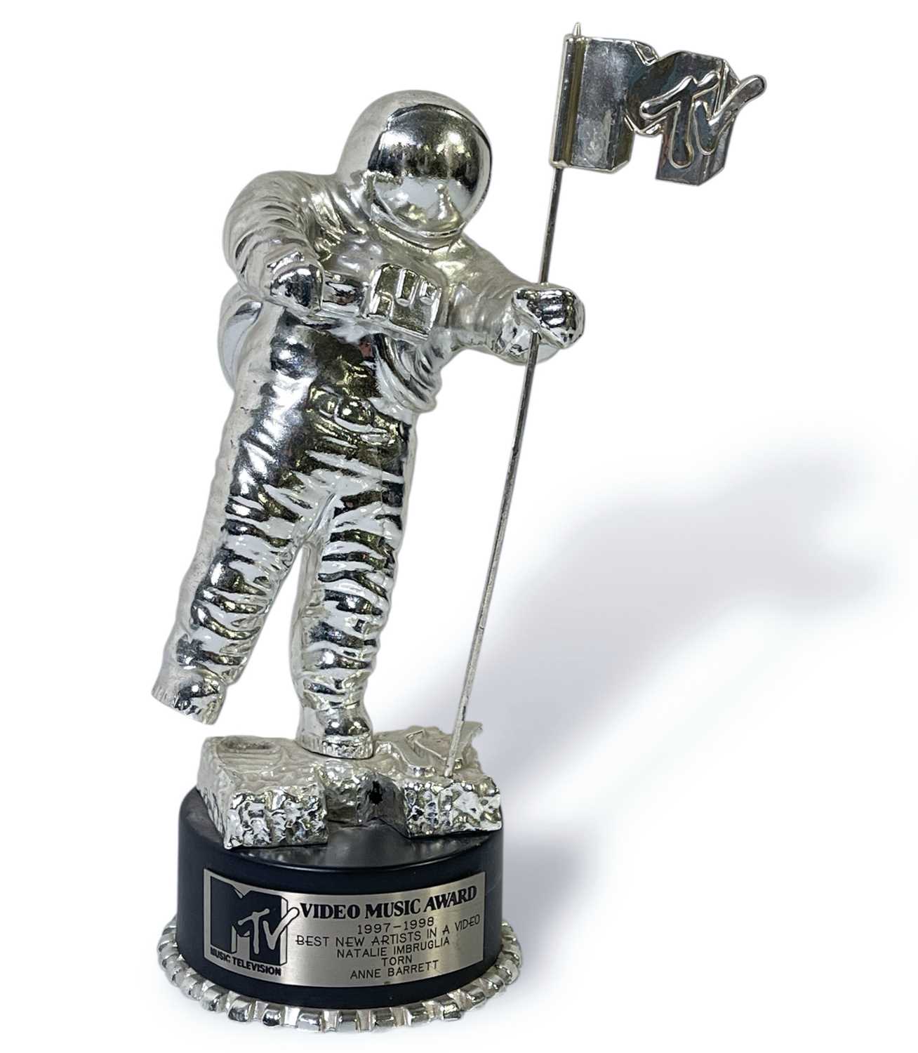 Lot 568 - NATALIE IMBRUGLIA - TORN - OFFICIAL AND ORIGINAL MTV 'MOONMAN' AWARD FOR 'BEST NEW ARTISTS IN VIDEO' 1998.