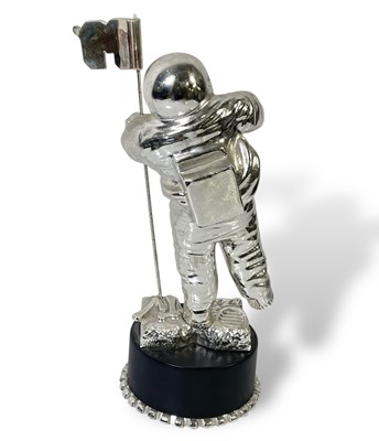 Lot 568 - NATALIE IMBRUGLIA - TORN - OFFICIAL AND ORIGINAL MTV 'MOONMAN' AWARD FOR 'BEST NEW ARTISTS IN VIDEO' 1998.