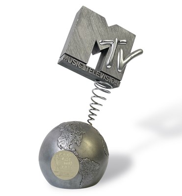 Lot 462 - NATALIE IMBRUGLIA - TORN - OFFICIAL AND ORIGINAL MTV 'BEST SONG' AWARD 1998.