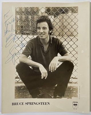 Lot 204 - BRUCE SPRINGSTEEN - SIGNED PROMOTIONAL PHOTO.