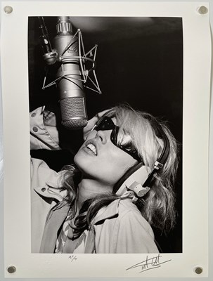 Lot 98 - MARTYN GODDARD - BLONDIE/DEBBIE HARRY ORIGINAL SIGNED LIMITED EDITION PHOTO PRINT, 1978.