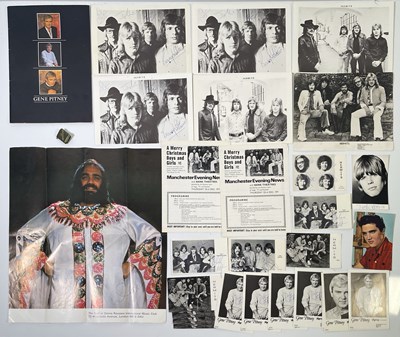 Lot 209 - 1970S BANDS INC THE MOVE / HERMANS HERMITS ETC - COLLECTION OF MEMORABILIA AND AUTOGRAPHS.