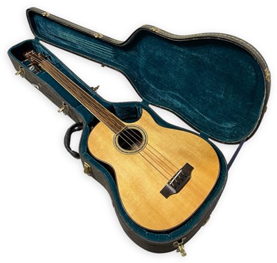 Lot 41 - JEAN LARRIVÉE FRETLESS BASS.