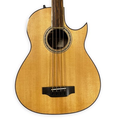 Lot 41 - JEAN LARRIVÉE FRETLESS BASS.