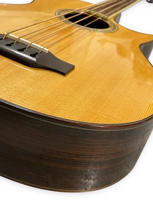 Lot 41 - JEAN LARRIVÉE FRETLESS BASS.