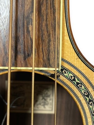 Lot 41 - JEAN LARRIVÉE FRETLESS BASS.