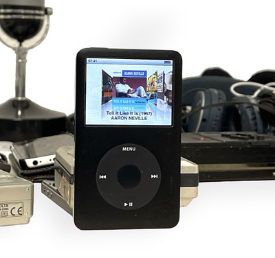 Lot 56 - IPOD CLASSIC 160GB (6TH GENERATION ), IPODS, PHONES, CAMERAS AND OTHER TECH.