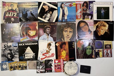 Lot 250 - AUTOGRAPH COLLECTION INC SIGNED LP SLEEVES.