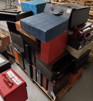 Lot 598 - LARGE COLLECTION OF LP CASES.