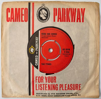 Lot 209 - THE TYMES - HERE SHE COMES/ MALIBU 7" (UK ORIGINAL - CAMEO-PARKWAY - P.924)
