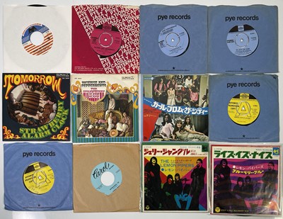 Lot 14 - STRAWBERRY ALARM CLOCK, LEMON PIPERS & 60'S POP-SIKE 7" PACK