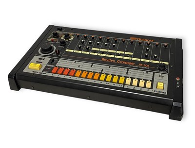 Lot 18 - ROLAND TR-808 DRUM MACHINE.