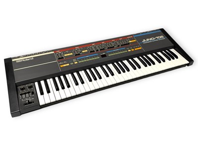 Lot 20 - ROLAND JUNO 106 SYNTHESIZER.