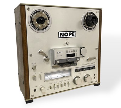 Lot 30 - AKAI GX-625 REEL-TO-REEL TAPE RECORDER.