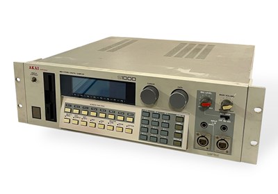 Lot 34 - AKAI S1000 MIDI STEREO DIGITAL SAMPLER.