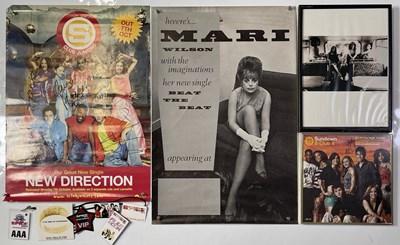 Lot 88 - POP MUSIC - SPICE GIRLS - PHOTOGRAPHER SIGNED PRINT AND COLLECTABLES - S-CLUB JUNIORS SIGNED ITEMS.