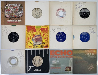 Lot 295 - ROCK / POP / INDIE - SIGNED SINGLES COLLECTION.