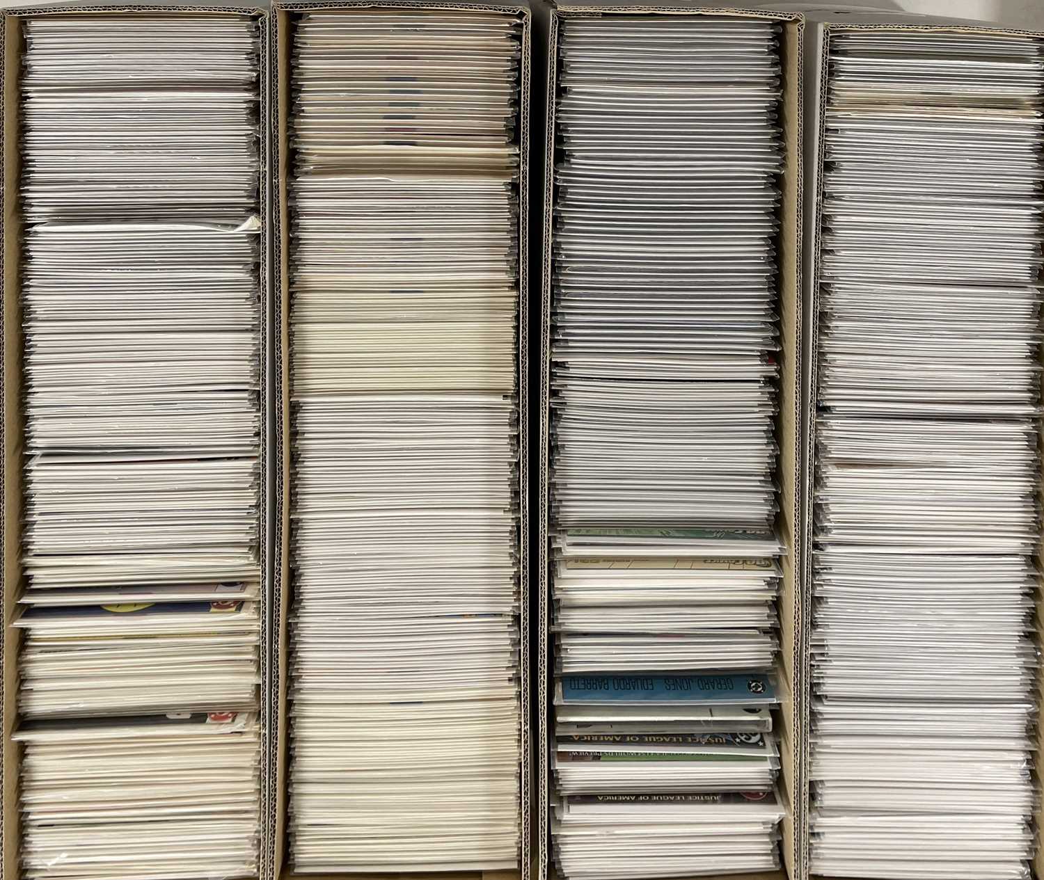 Lot 90 - APPROX 800 DC & BATMAN RELATED COMICS.