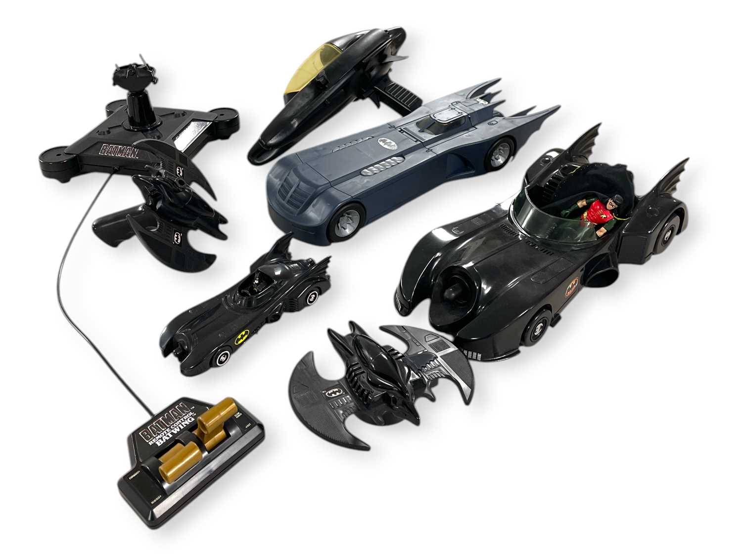 Lot 69 - BATMAN AND RELATED FIGURES AND TOYS