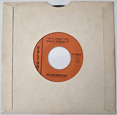 Lot 43 - CLARENCE JACKSON - 'IF IT DON'T FIT DON'T FORCE IT' 7" - USA 1974 RARE DETROIT NORTHERN