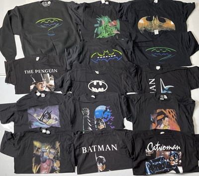 Lot 78 - BATMAN AND RELATED CUP, GLASS, AND MUG, AND CLOTHING COLLECTION
