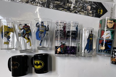 Lot 78 - BATMAN AND RELATED CUP, GLASS, AND MUG, AND CLOTHING COLLECTION