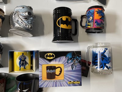 Lot 78 - BATMAN AND RELATED CUP, GLASS, AND MUG, AND CLOTHING COLLECTION
