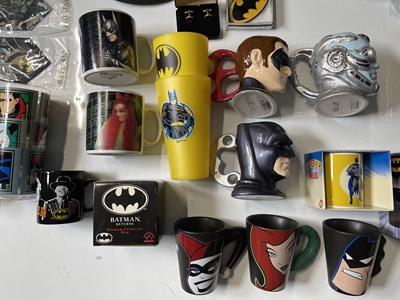 Lot 78 - BATMAN AND RELATED CUP, GLASS, AND MUG, AND CLOTHING COLLECTION