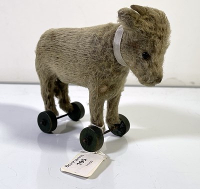 Lot 1 - VINTAGE TEDDY BEARS INCLUDING 1920S STEIFF