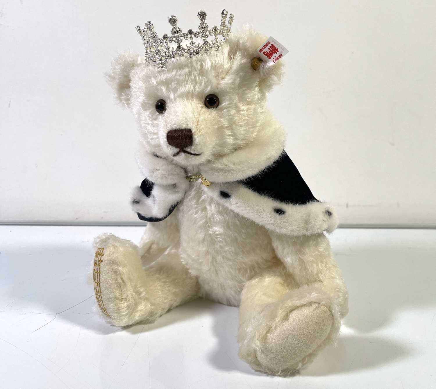 Lot 3 - STEIFF LONG TO REIGN OVER US MUSICAL BEAR
