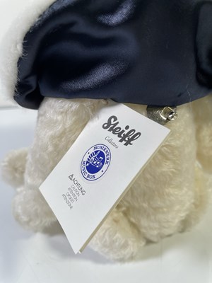 Lot 3 - STEIFF LONG TO REIGN OVER US MUSICAL BEAR