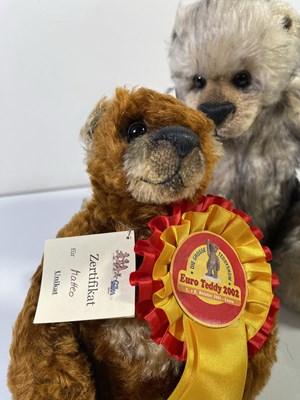 Lot 4 - TWO UNIQUE GILLES BÄREN BEARS