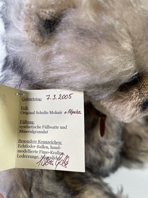 Lot 4 - TWO UNIQUE GILLES BÄREN BEARS