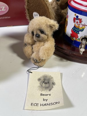 Lot 6 - PACK OF COLLECTABLE BEARS