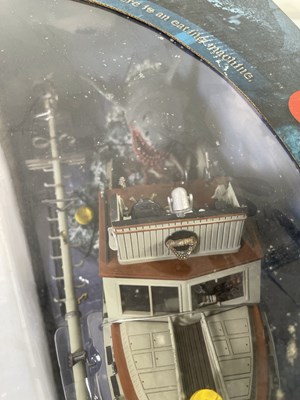Lot 85 - JAWS - MCFARLANE / SPAWN / MOVIE MANIACS DELUXE BOXED SET.