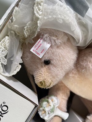 Lot 37 - STEIFF LLADRO HAPPY COUPLE BRIDE AND GROOM BEAR SET - 677083
