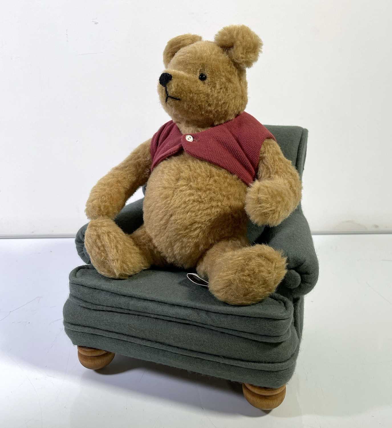 Lot 39 - R. JOHN WRIGHT WINNIE THE POOH AND HIS FAVOURITE CHAIR DOLL